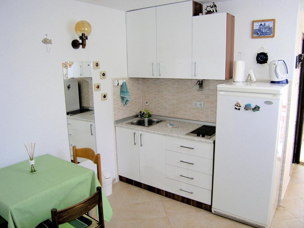 Studio Apartment Tamara Krk Town Bilik gambar
