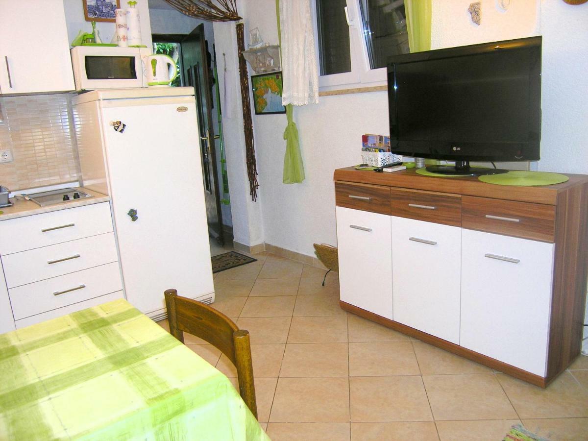 Studio Apartment Tamara Krk Town Luaran gambar